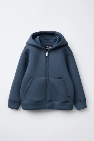 Худи из плотной синтетической ткани с нашивкой