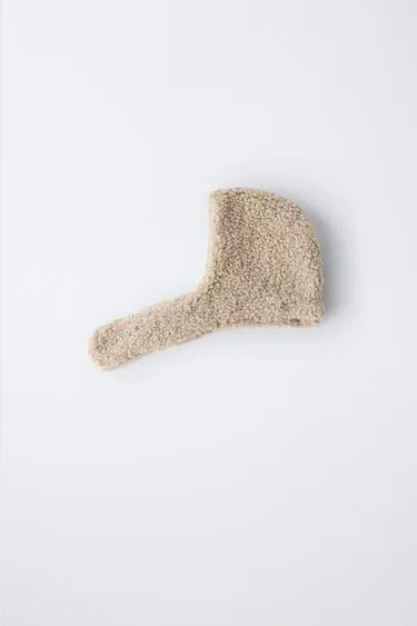 Шапка с отворотом из искусственного меха- Заказать в России