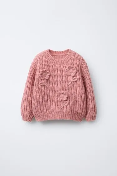 Вязаный свитер с вышитыми цветами и шерстью