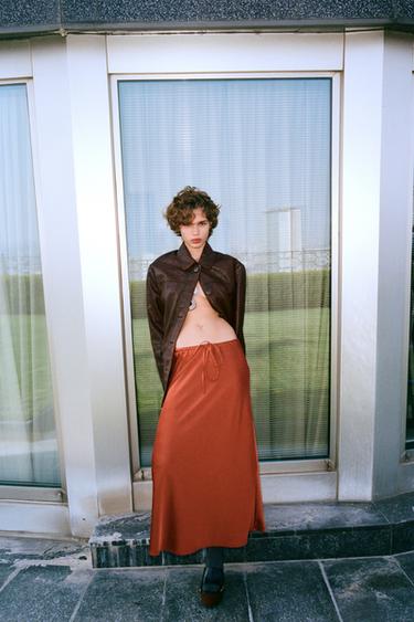 Zara Атласная юбка миди купить с доставкой.