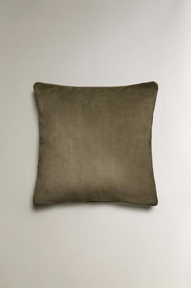 Zara Чехол для декоративной подушки из искусственного меха