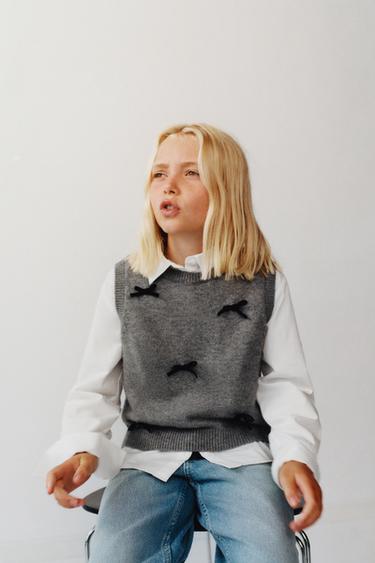 Zara Рубашка из поплина, вязаный жилет и бархатные банты