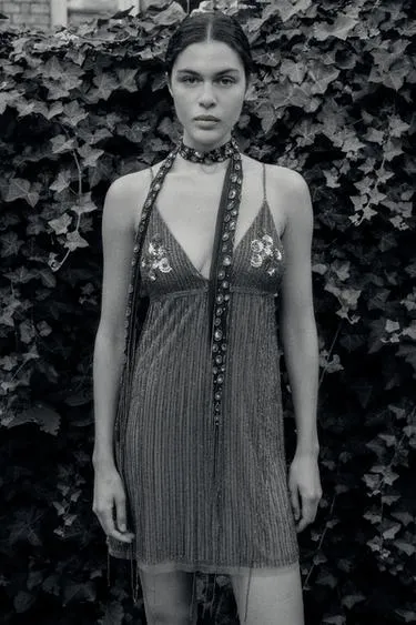 Короткое платье с бахромой и бусинами- Заказать в России