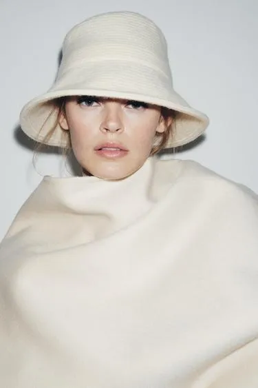 Шляпа структурной вязки из шерсти