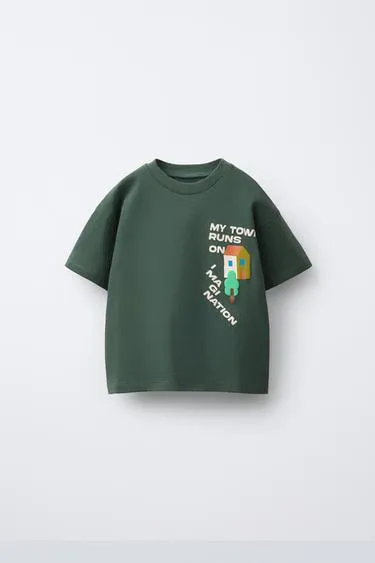 Футболка с рельефным пейзажем