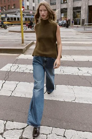 Асимметричный топ из трикотажа с аппликациями по бокам- Заказать в России