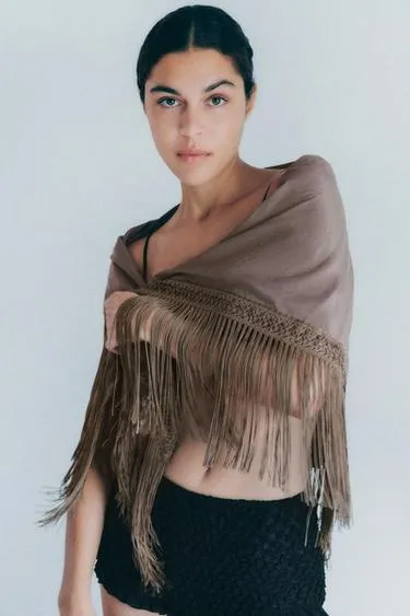 Шарф из вискозы с бахромой