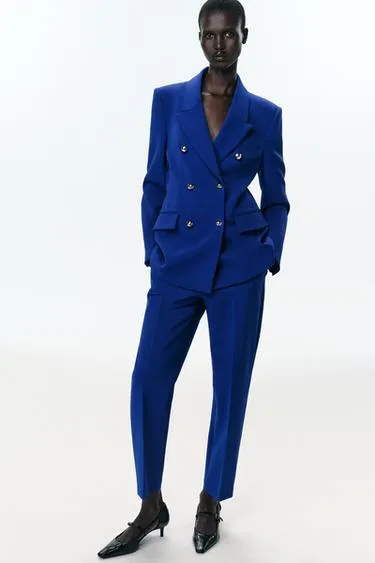 Брюки с высокой посадкой и зауженные к низу