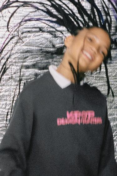 Zara Свитшот с принтом KPOP DEMON HUNTERS™ NETFLIX ©