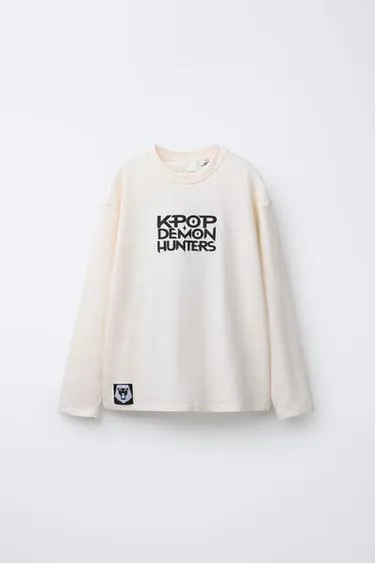 Футболка с принтом KPOP DEMON HUNTERS™ NETFLIX ©