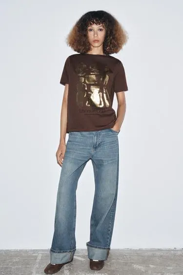 Футболка с металлизированным принтом и короткими рукавами- Заказать в России