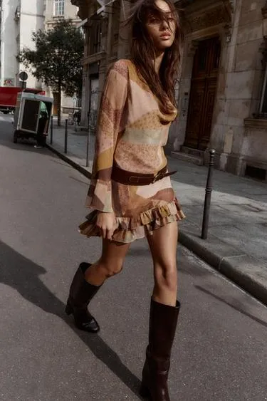 Мини-платье с принтом пэчворк и ремнем