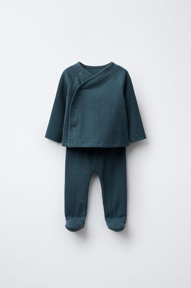 Zara Комплект из футболки и легинсов с рельефным узором купить с доставкой.