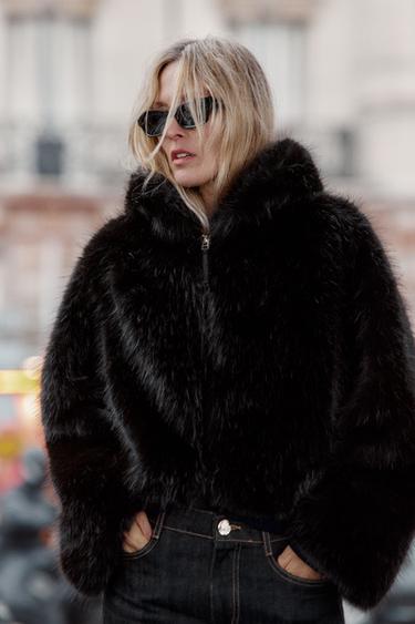 Zara Куртка с капюшоном и искусственным мехом