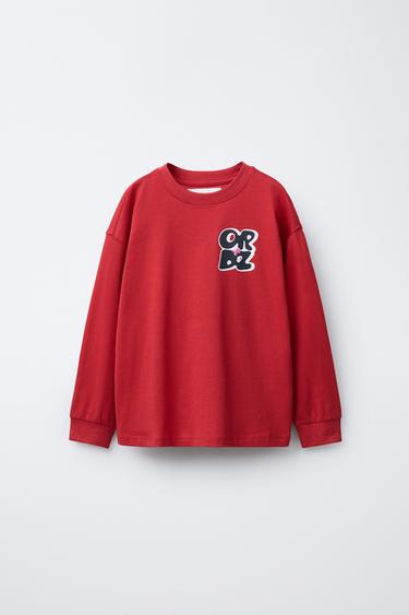 Zara Лонгслив с рельефным текстовым принтом