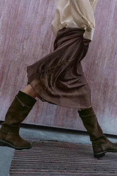 Замшевые сапоги в жокейском стиле на плоской подошве- Заказать в России