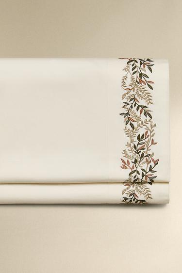 Zara Сатиновое простынное полотно с вышитыми листьями купить с доставкой.