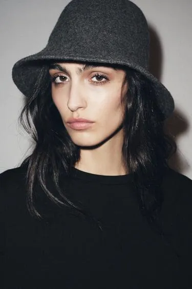 Гладкая шапка из шерсти- Заказать в России