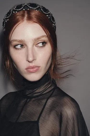 Мягкий ободок со стразами и бусинами