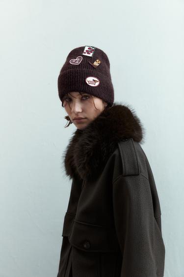Zara Шапка бини с нашивками