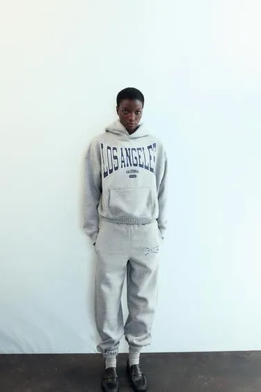 Худи с блестящей надписью