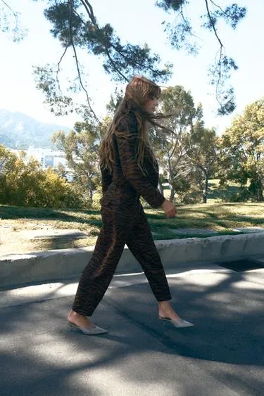 Брюки BARREL с анималистическим узором