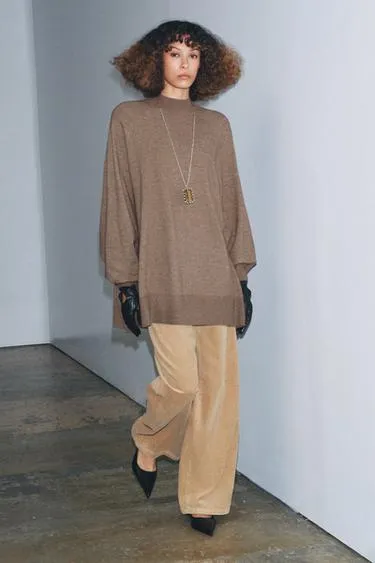 Оверсайз свитер с высоким воротником- Заказать в России