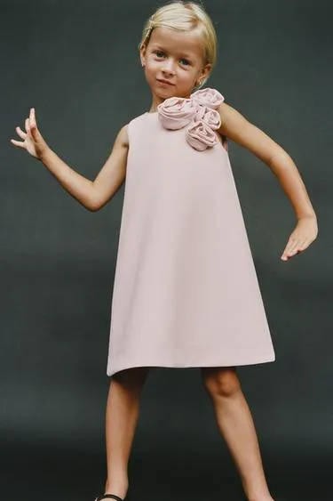 Платье с 3D цветами