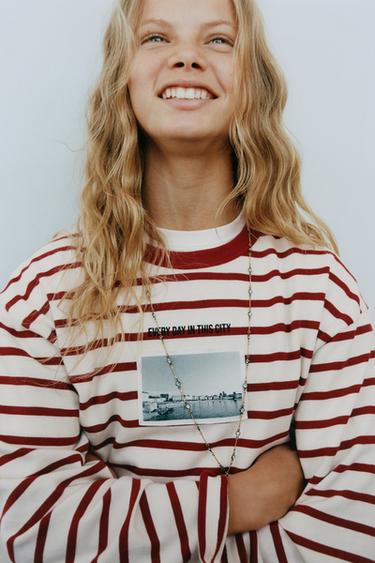 Zara Лонгслив в полоску с надписью «а-корунья»