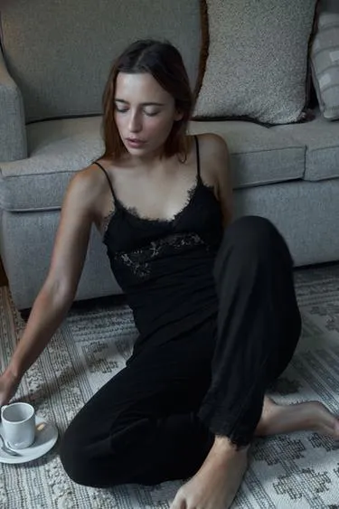 Топ крупной вязки с кружевом