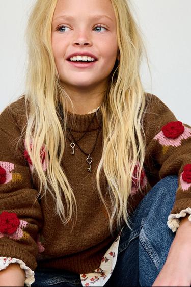 Zara Вязаный джемпер с цветочными аппликациями