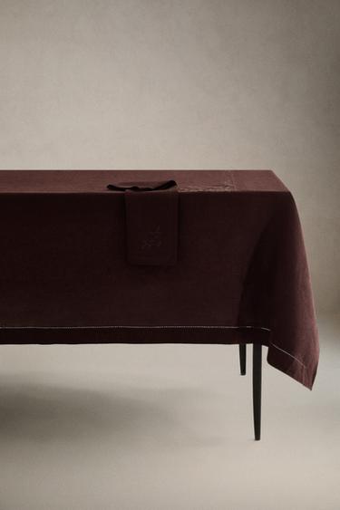 Zara Скатерть из льна с вышитыми цветочными мотивами купить с доставкой.