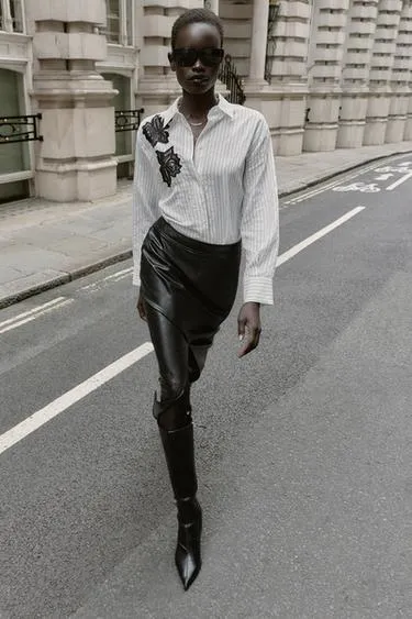 Рубашка в полоску с кружевным цветком- Заказать в России