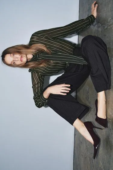 Туфли на каблуке с боковыми вырезами- Заказать в России