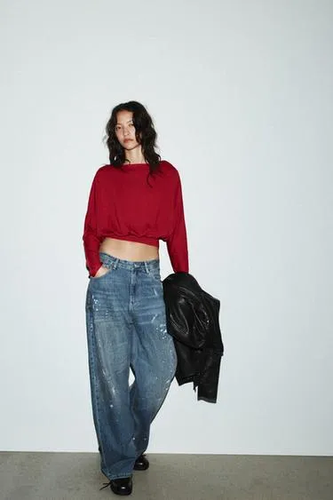 Мягкий свитер с длинными рукавами