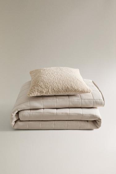 Zara Реверсивное стеганое одеяло из искусственного меха купить с доставкой.