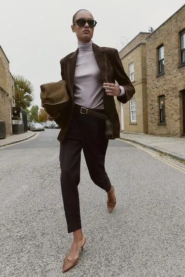 Брюки с защипами и ремнем