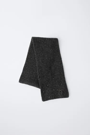 Шарф трикотажный с бусинами