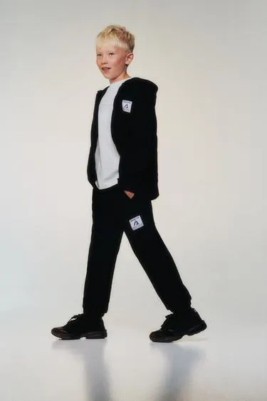 Брюки-джоггеры с этикеткой