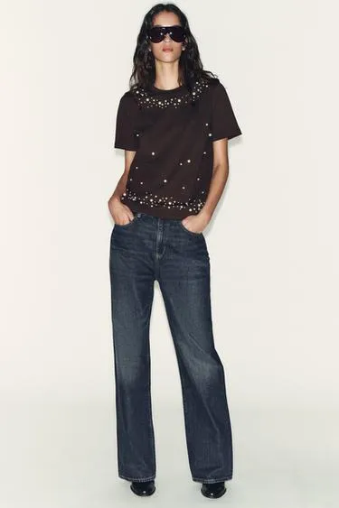 Футболка с бусинами и короткими рукавами