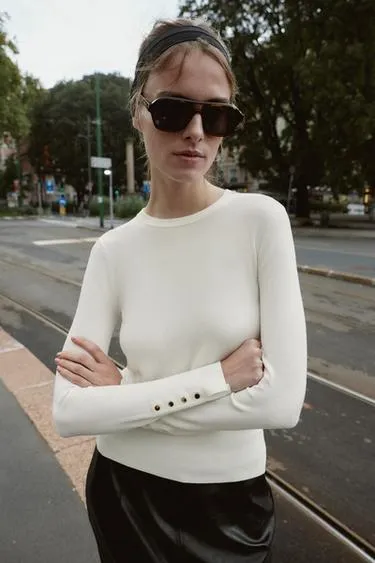 Базовый однотонный свитер