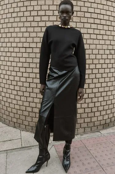 Джемпер вязаный с бусинами на воротнике- Заказать в России