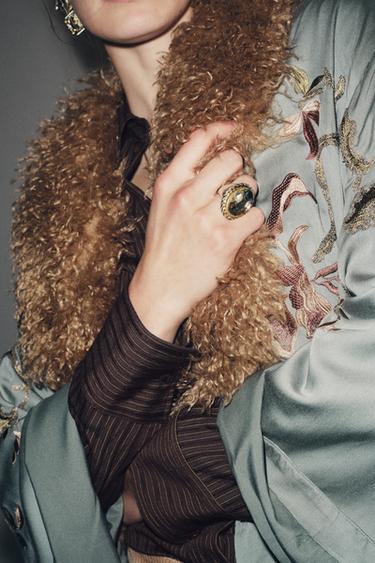 Zara Макси-кольцо овальной формы с контрастным камнем