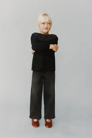 Футболка с воротником питер пэн и вышивкой- Заказать в России