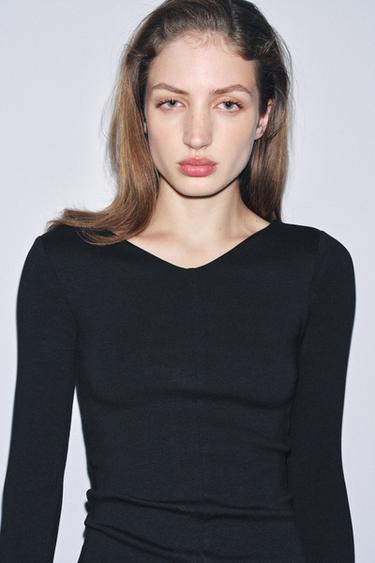 Zara Футболка с V-образным вырезом