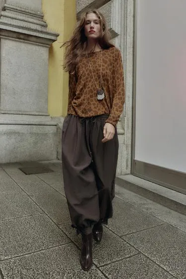 Тонкий джемпер с анималистическим принтом- Заказать в России