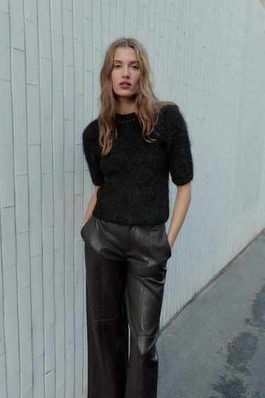 Пуловер с коротким рукавом и жемчужными бусинами