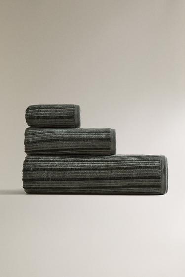 Zara Велюровое полотенце с текстурным полосатым узором