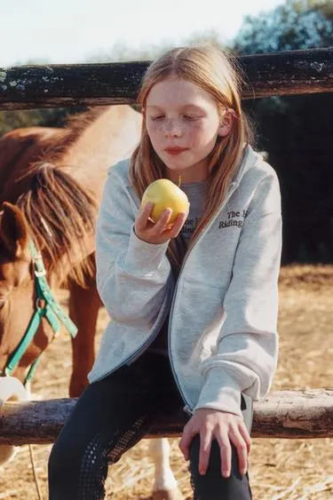 Толстовка на молнии с надписью