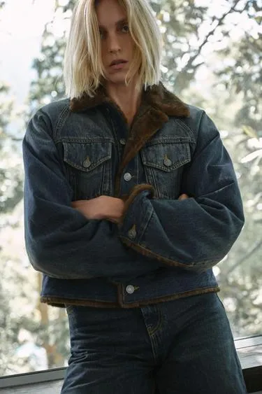 Джинсовая куртка с меховой отделкой из коллекции ZARA WOMAN- Заказать в России